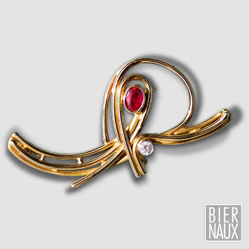 Broche - Or jaune, rubis & diamants